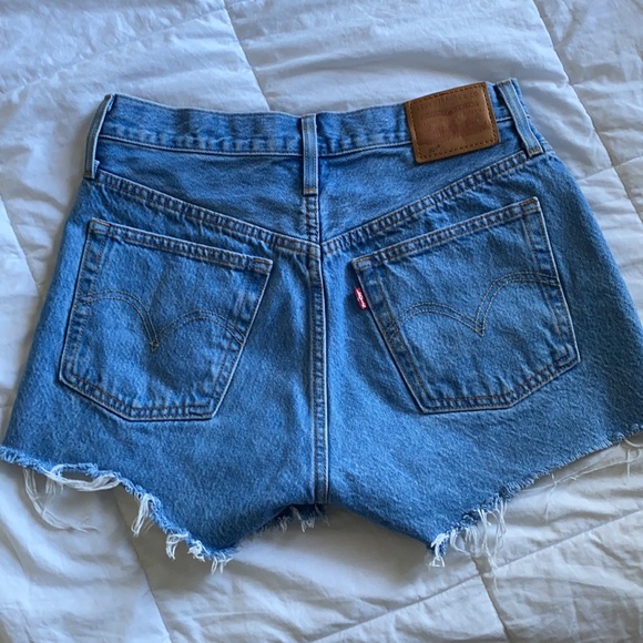 Levi’s 501® Original Women's Shorts size 26 color Athens Empire - Picture 2 of 3